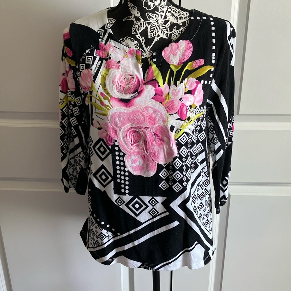Onque Casuals Black and White Graphic  Blouse